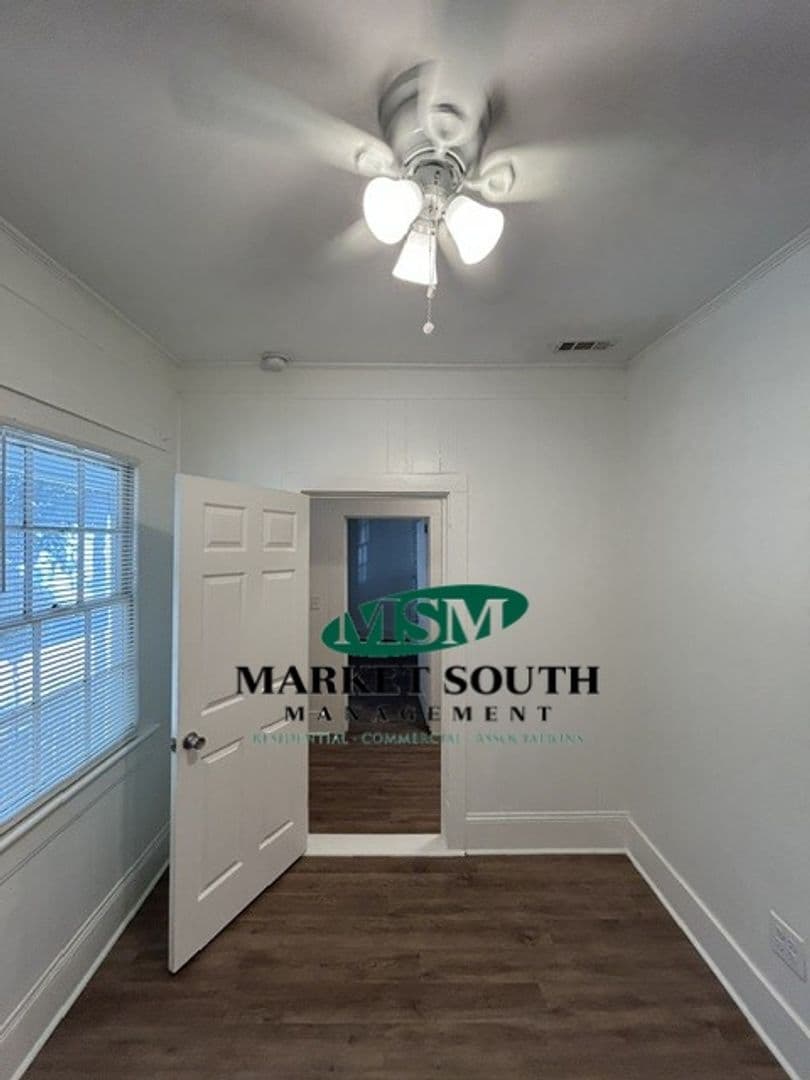 Savannah Apartment: 404 E. 31st Street