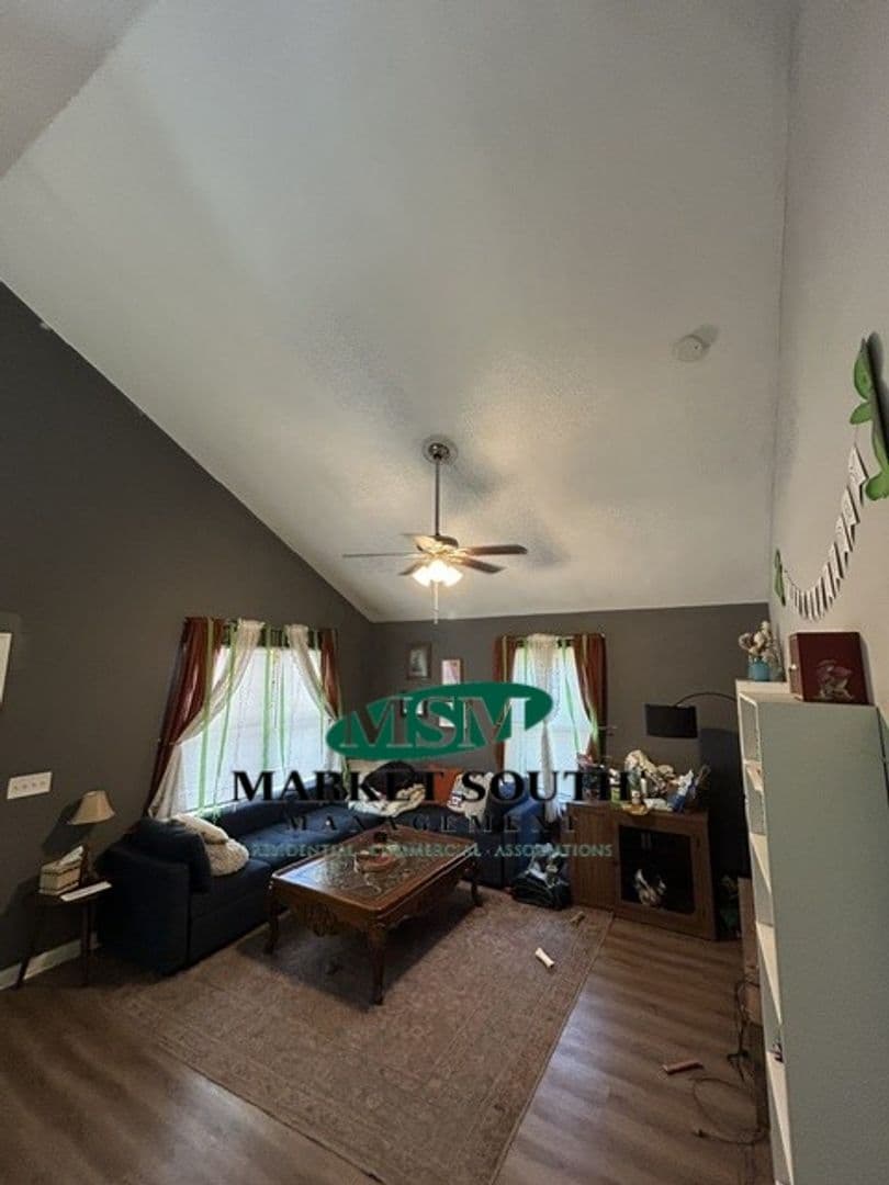 Savannah House: 738 E. Anderson Street
