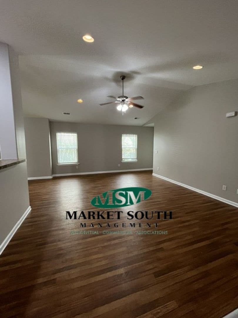 Savannah House: 128 Lake Pointe Drive