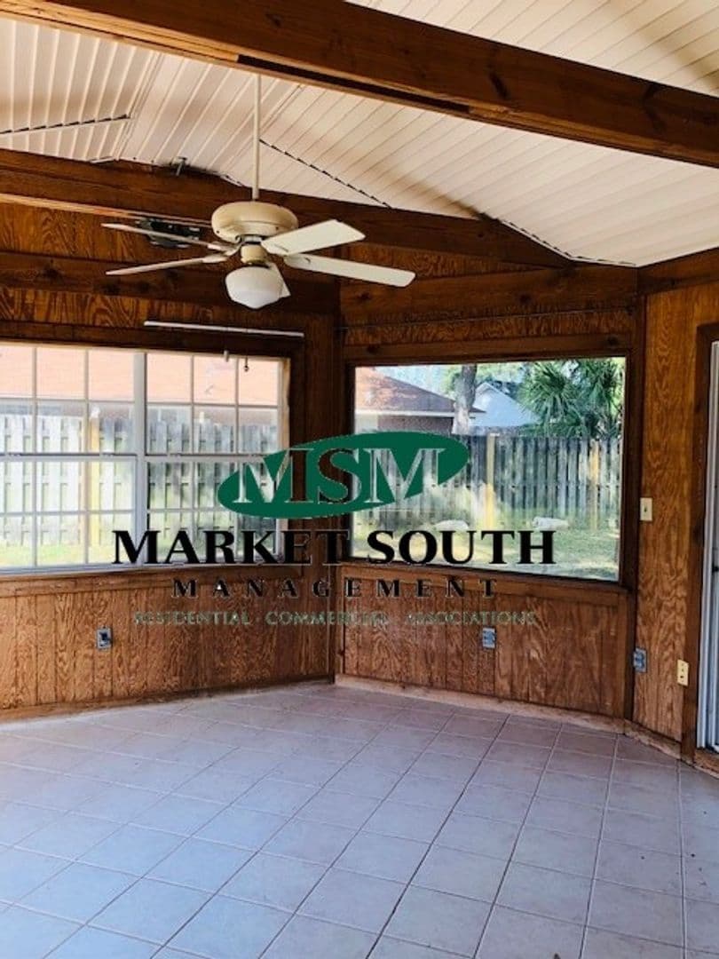 Savannah House: 306 Sandy Springs Road