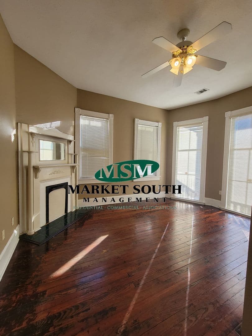 Savannah House: 2006 Habersham Street