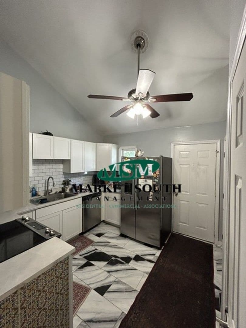 Savannah House: 738 E. Anderson Street