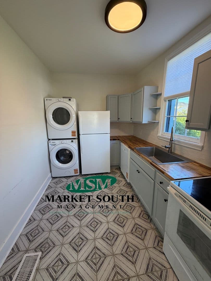 Savannah Apartment: 1016 E. Bolton Street
