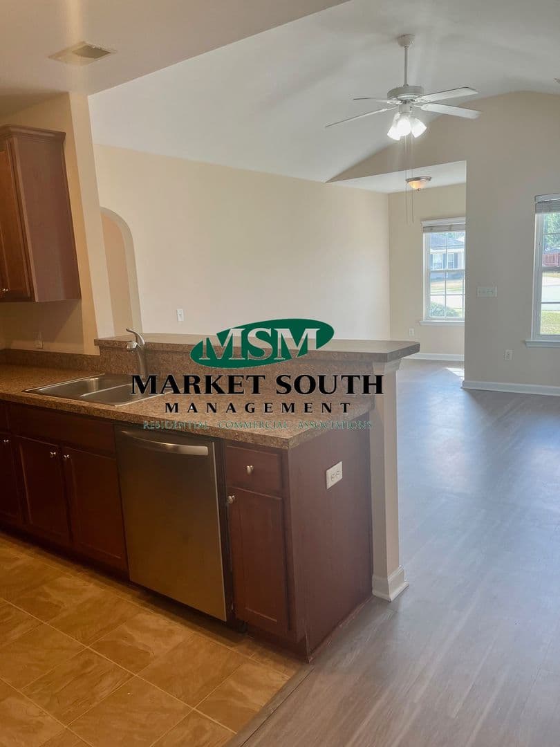 Savannah House: 48 Twin Oaks Place