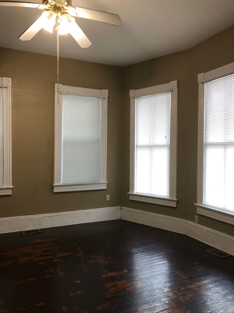 Savannah House: 2008 Habersham Street