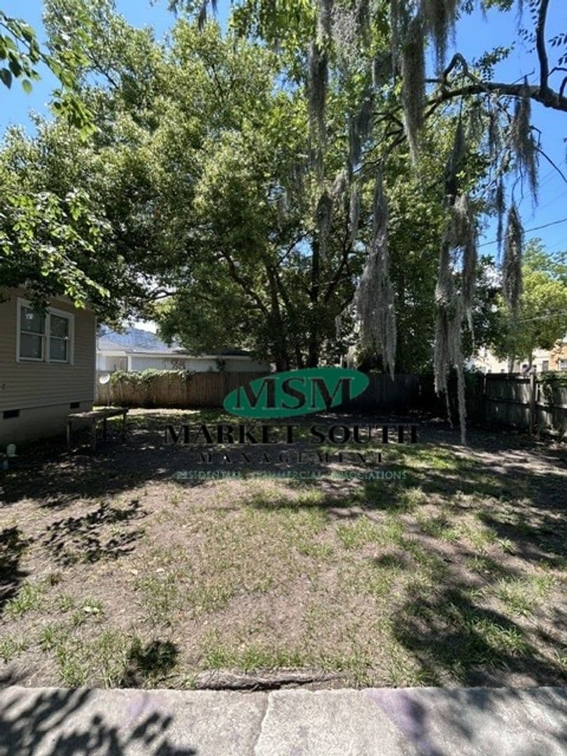 Savannah House: 738 E. Anderson Street
