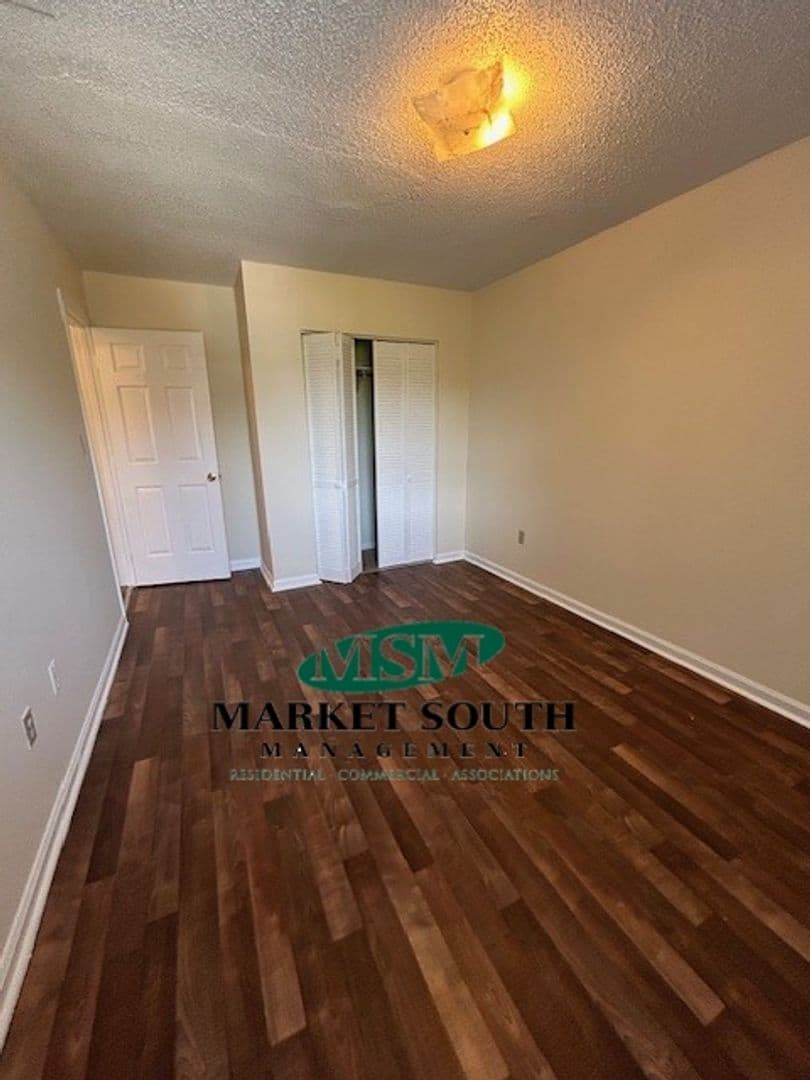 Savannah Apartment: 212 E Anderson Street