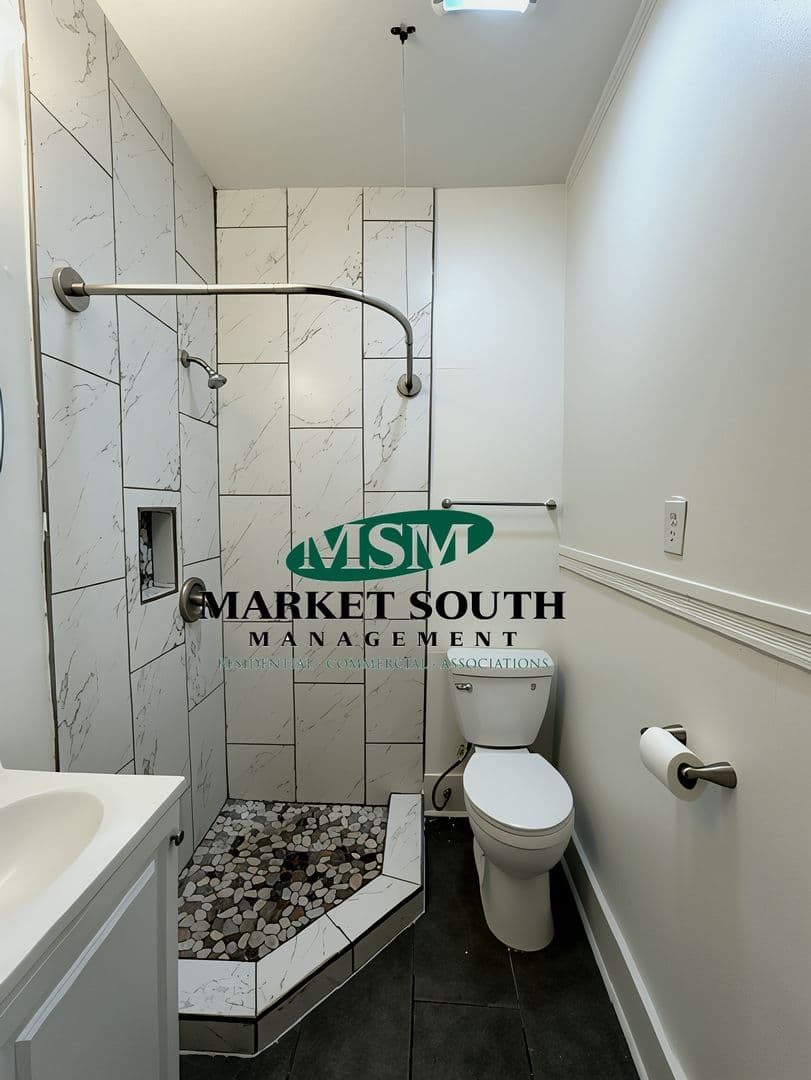 Savannah Apartment: 404 E. 31st Street