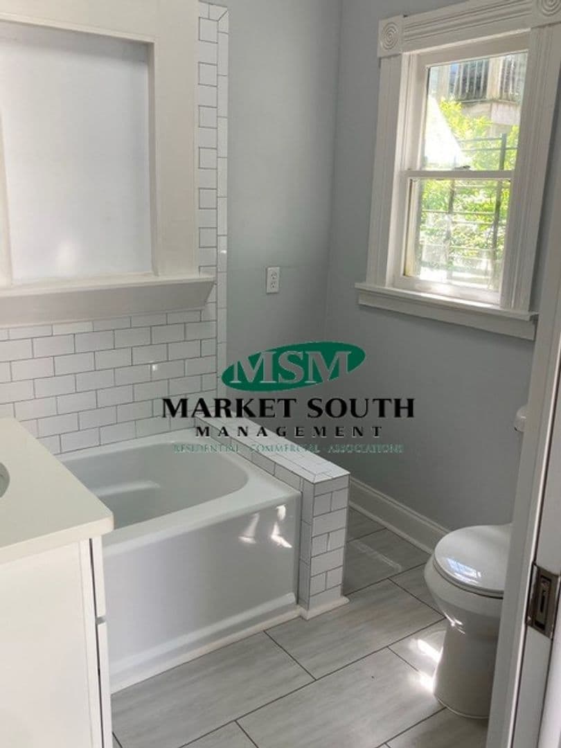 Savannah Apartment: 1415 Habersham Street
