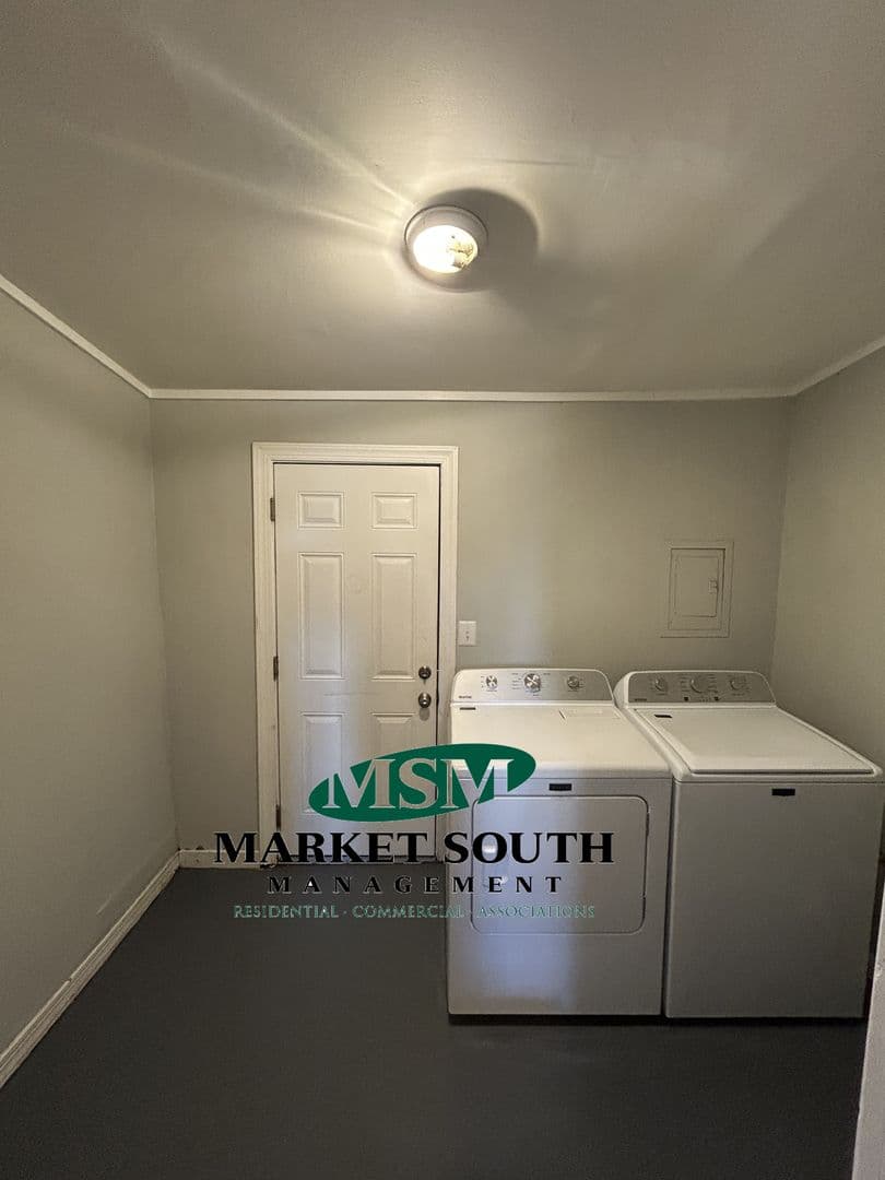 Savannah House: 1705 Elgin Street