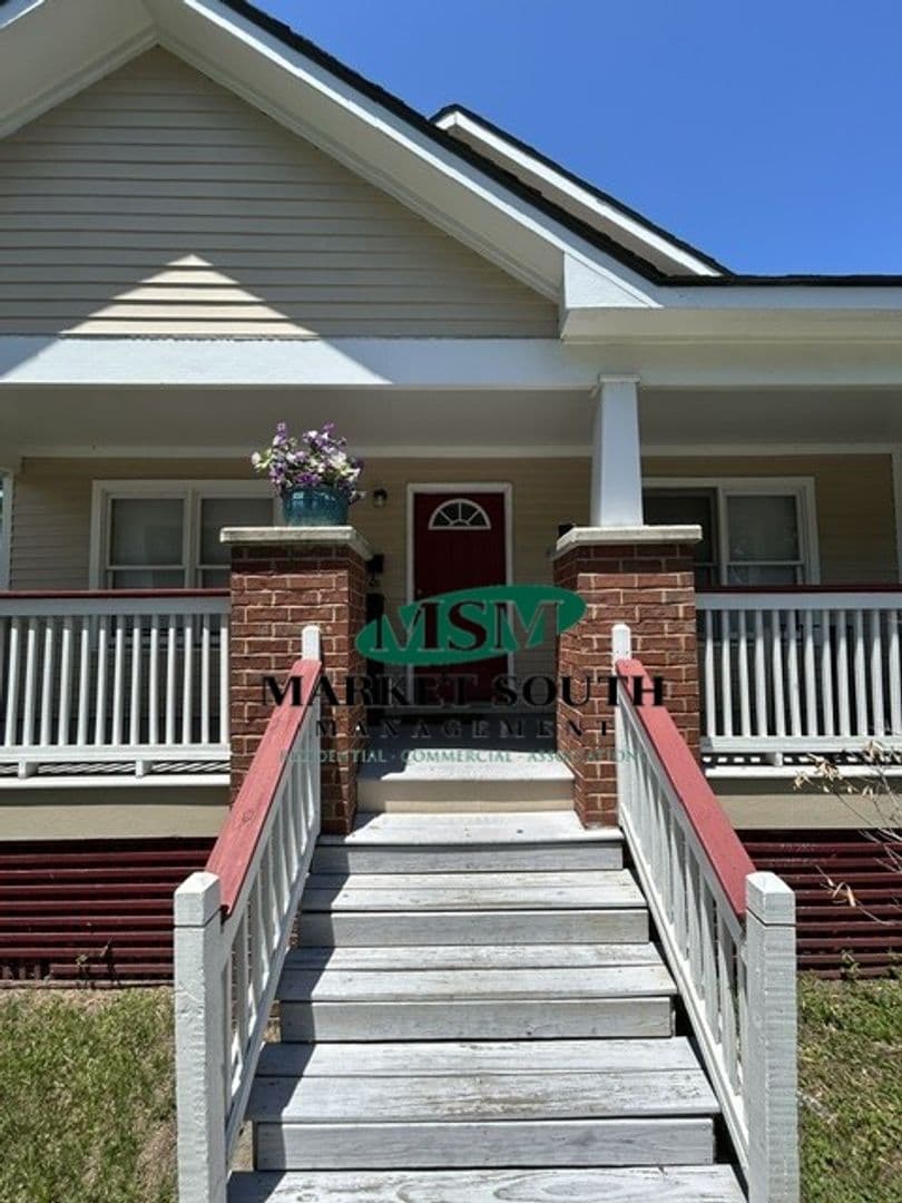 Savannah House: 738 E. Anderson Street