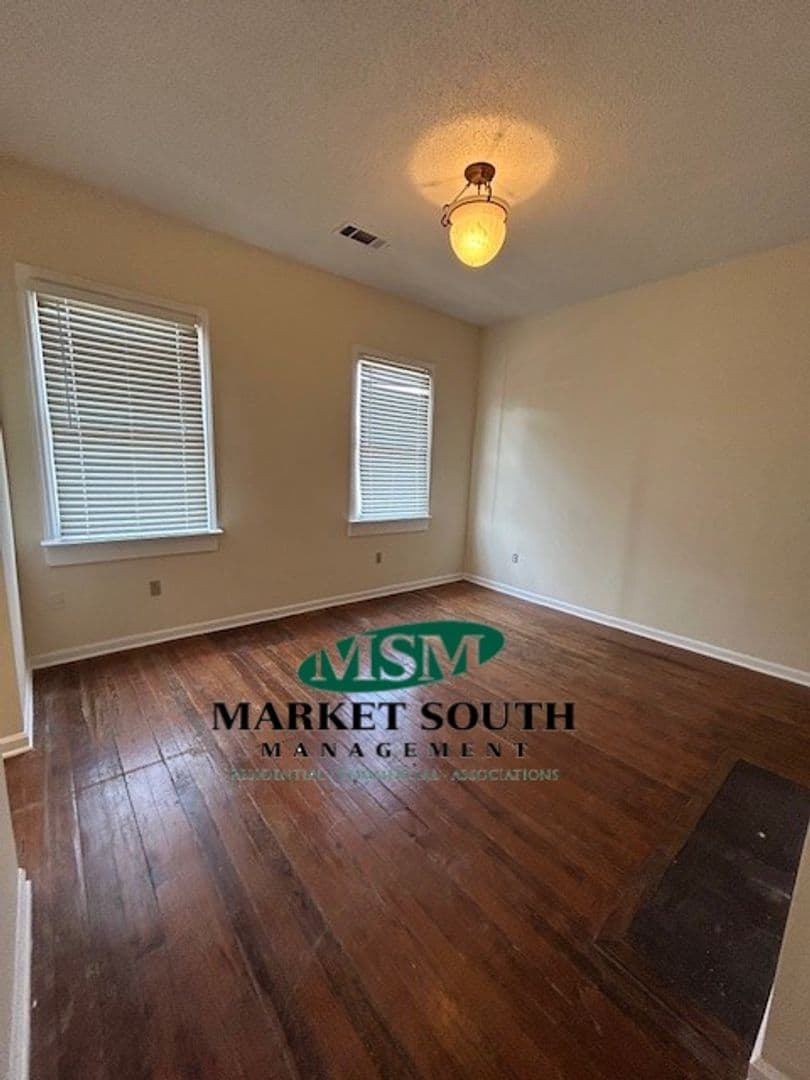 Savannah Apartment: 212 E Anderson Street