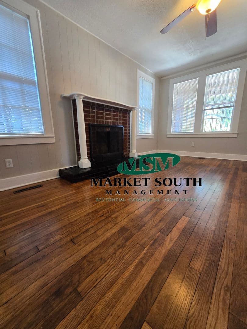 Savannah House: 7 E. Victory Drive