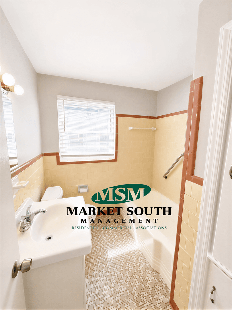 Savannah Apartment: 4 W. 53rd Street #1