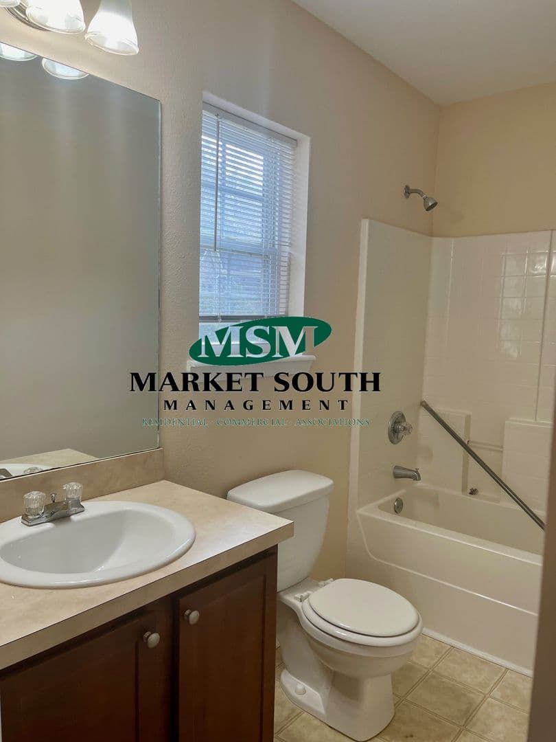 Savannah House: 48 Twin Oaks Place