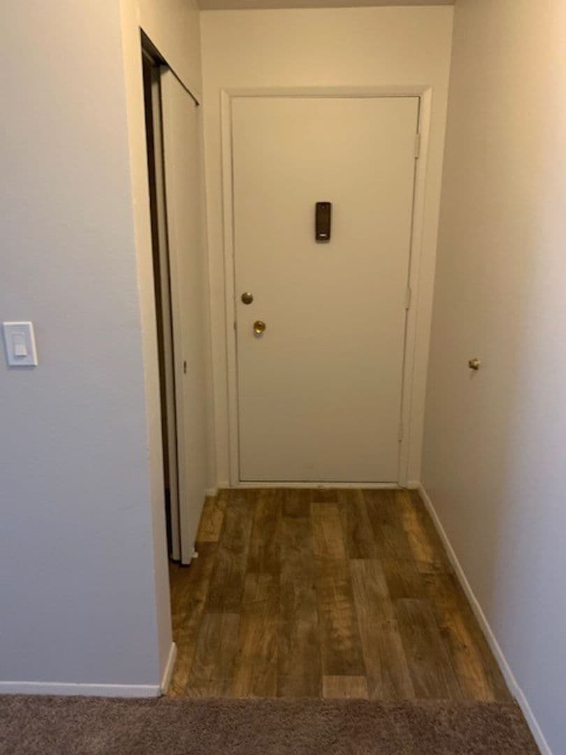 Normandy Park Apartment: 133 SW Normandy Road
