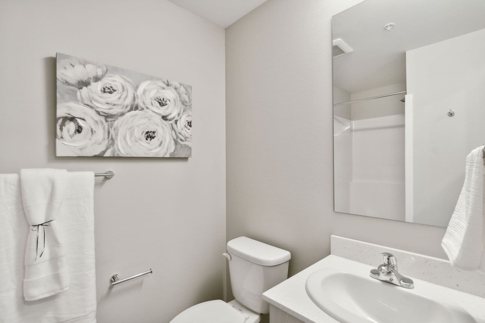 Auburn Apartment: 128 E Main St,