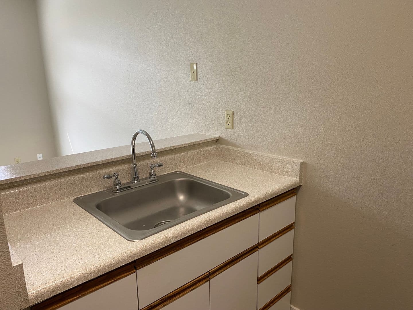 Renton Apartment: 334 Wells Ave South