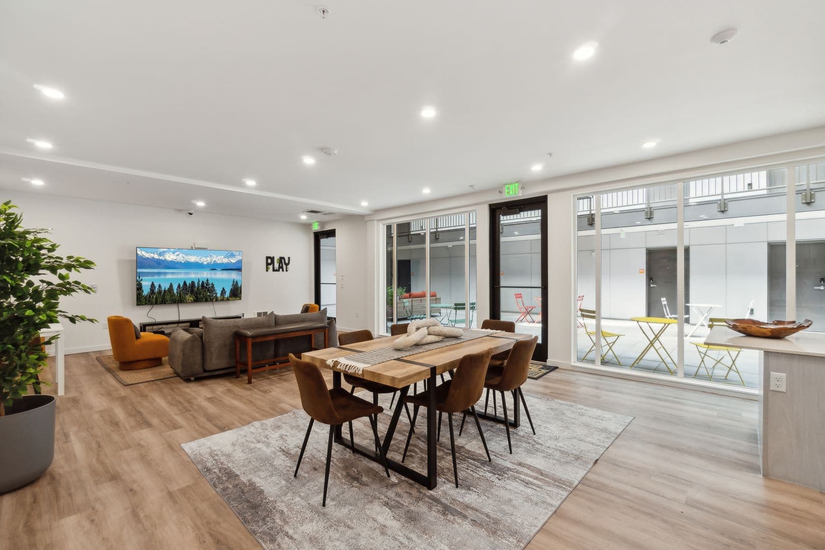 Auburn Apartment: 128 E Main St,