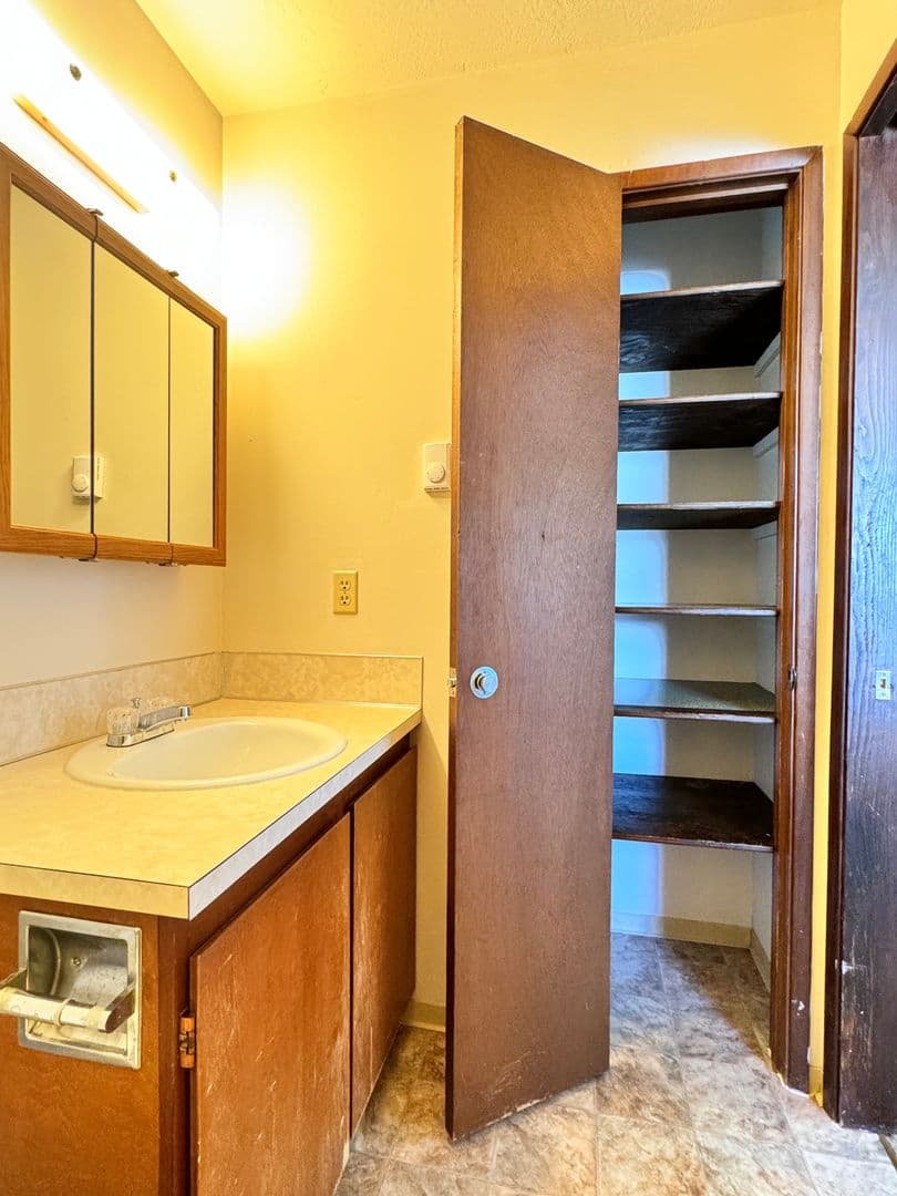 Seattle Apartment: 14338 32nd Ave NE
