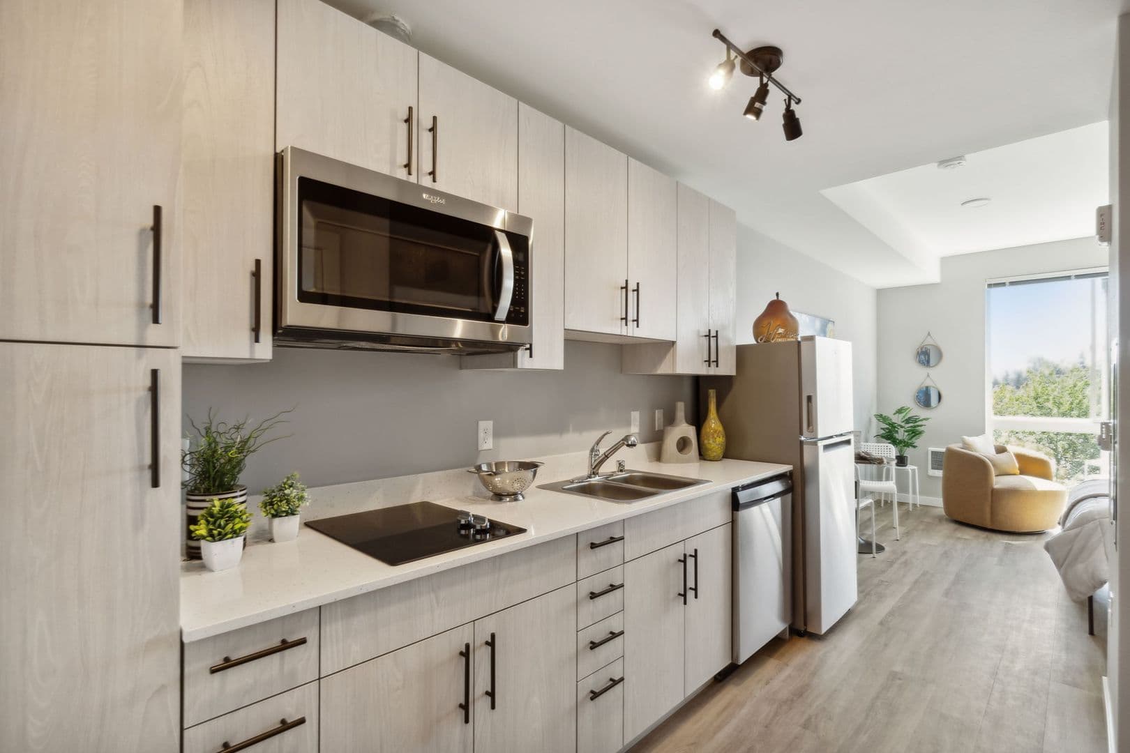 Auburn Apartment: 128 E Main St,