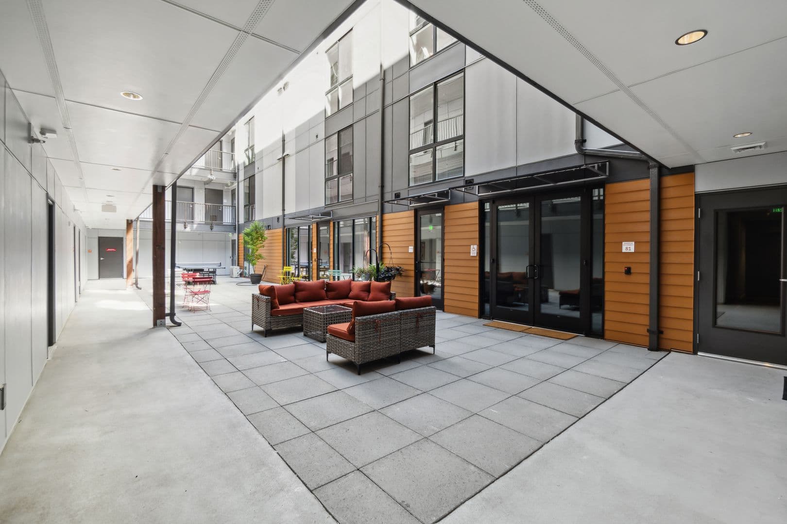 Auburn Apartment: 128 E Main St,
