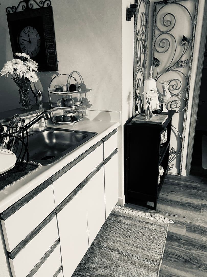 Renton Apartment: 334 Wells Ave South