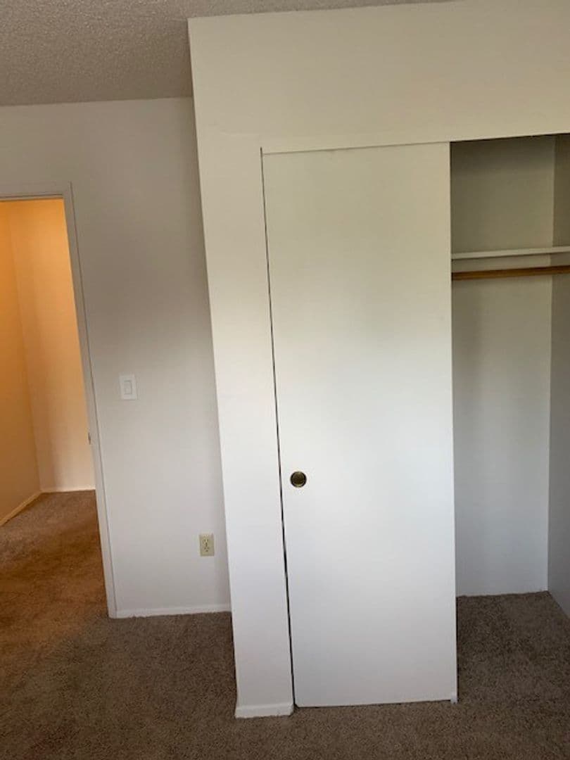 Normandy Park Apartment: 133 SW Normandy Road