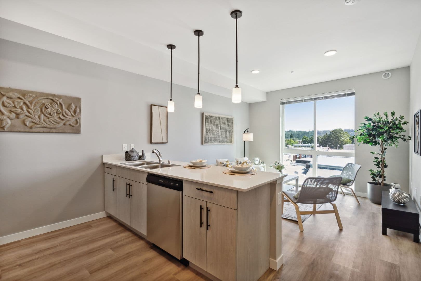 Auburn Apartment: 128 E Main St,