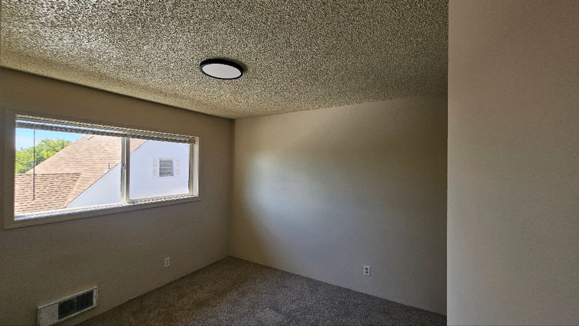 Prineville Apartment: 955 NE Elm St