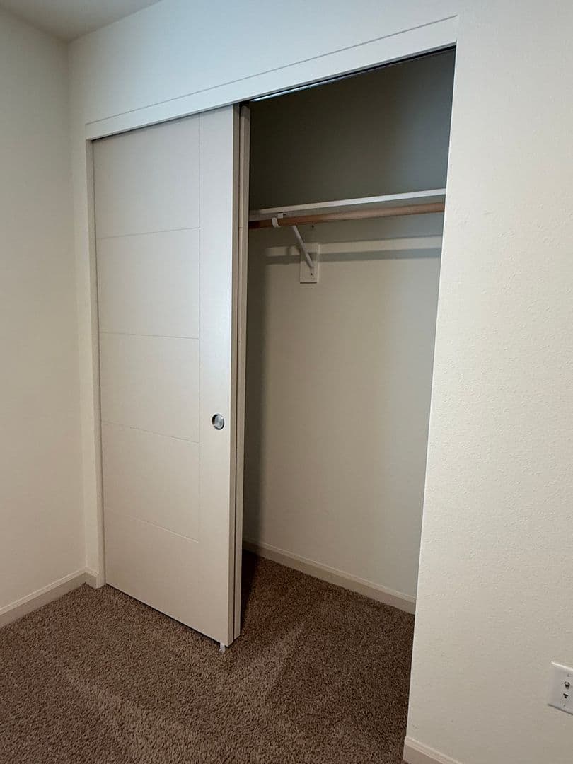 Sisters Apartment: 940 W. Felicity Ln
