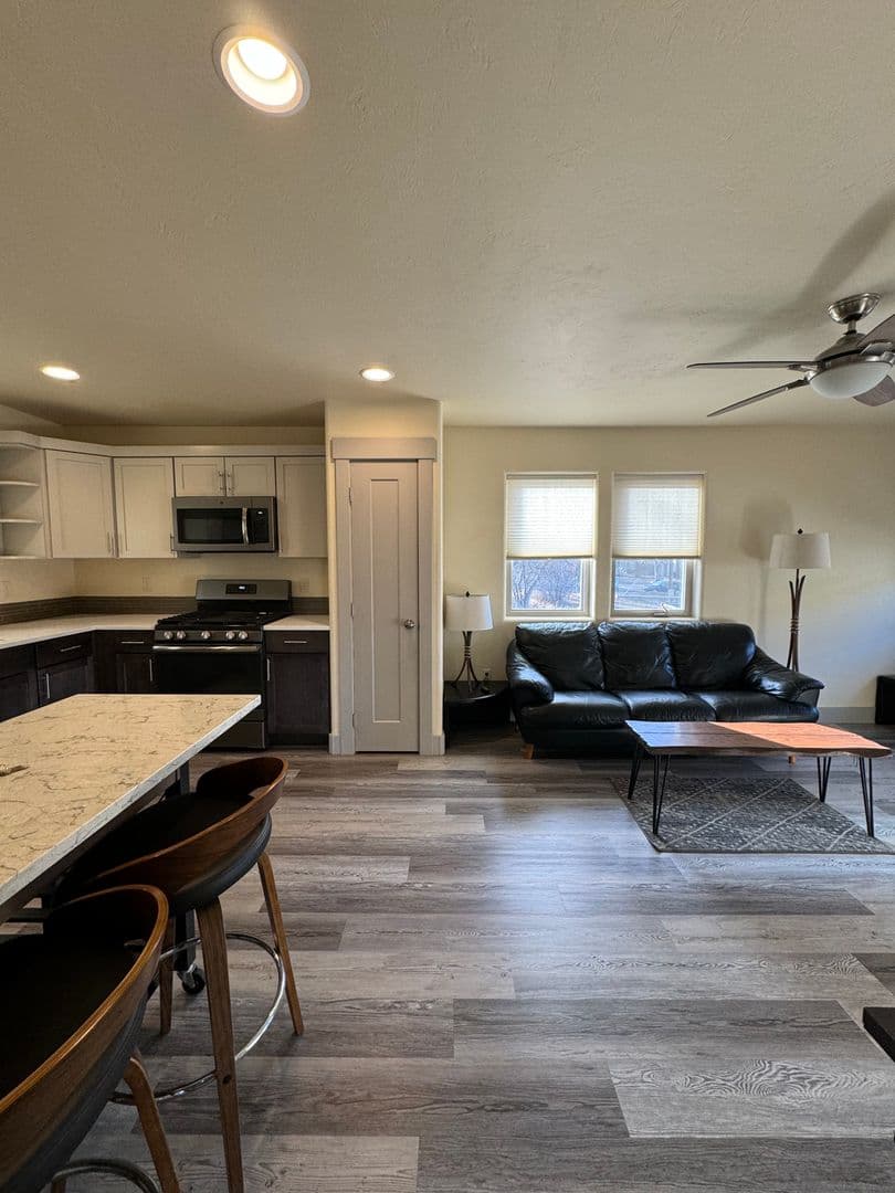 Bend Apartment: 5 SW Taft Ave