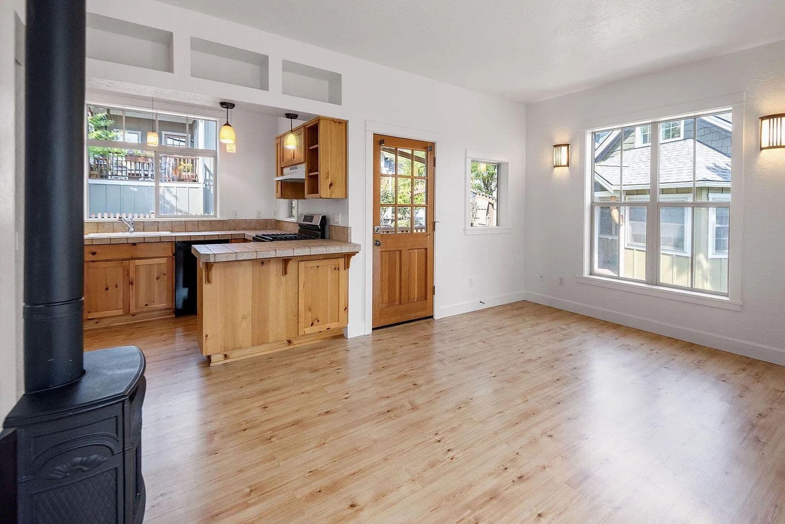 Bend House: 1940 NE Monterey Pines