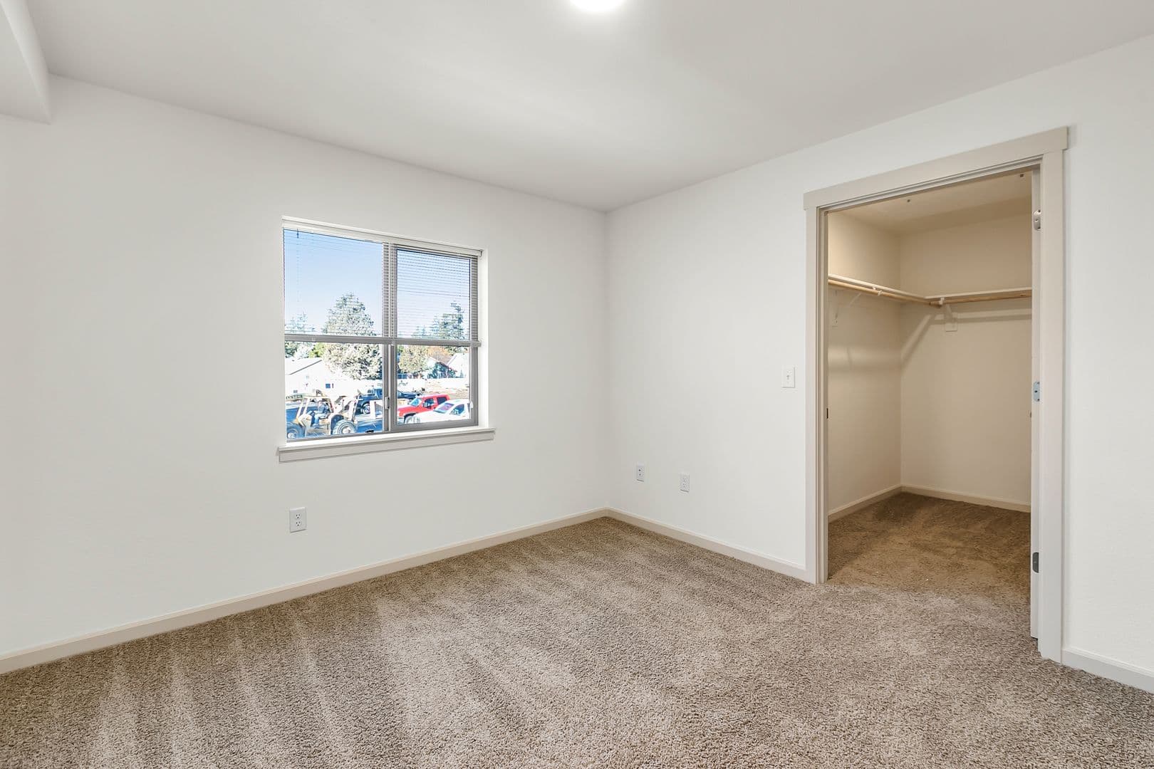 Sisters Apartment: 920 W. Felicity Ln