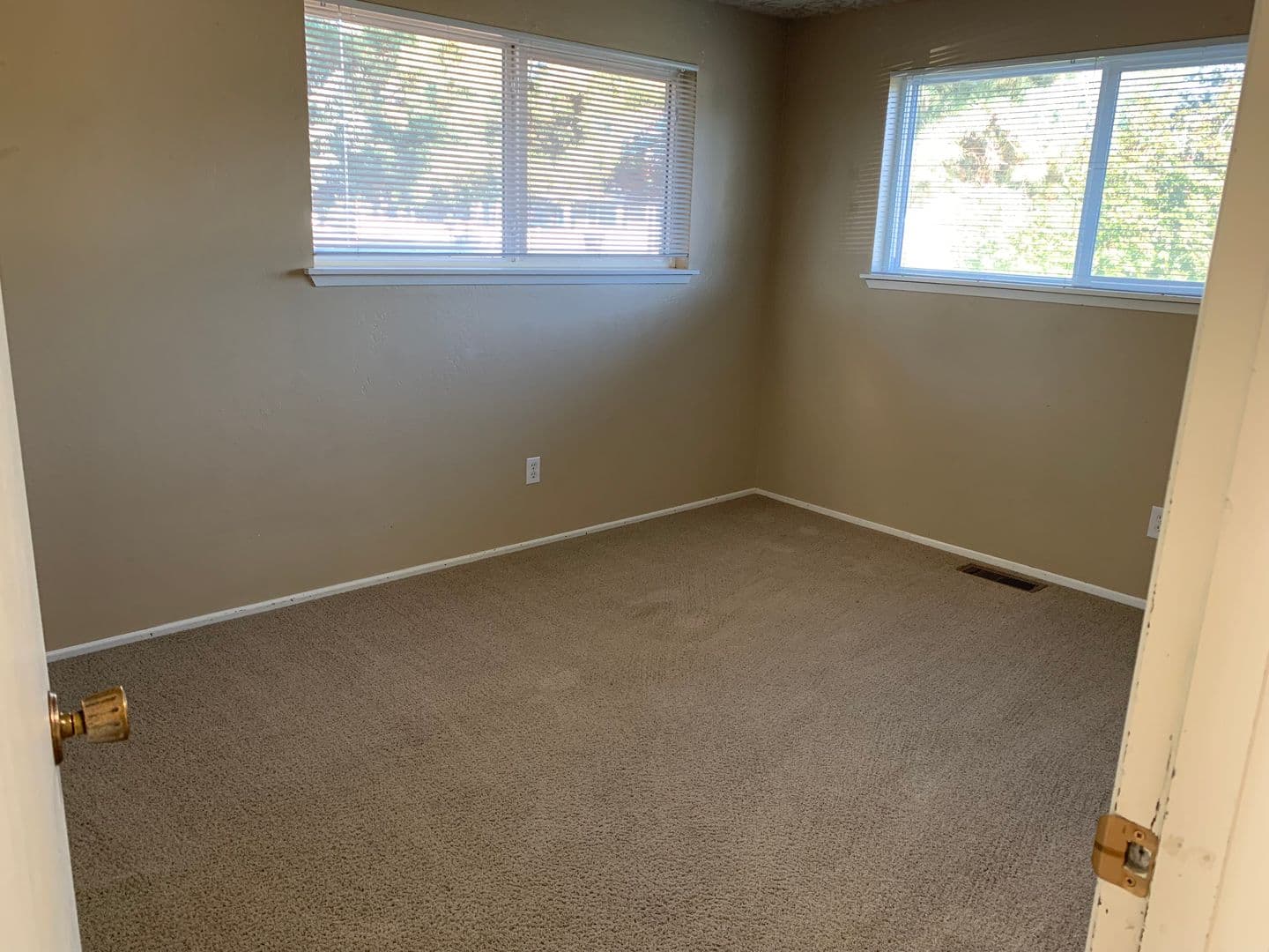 Redmond Apartment: 2155 NW 12th St.