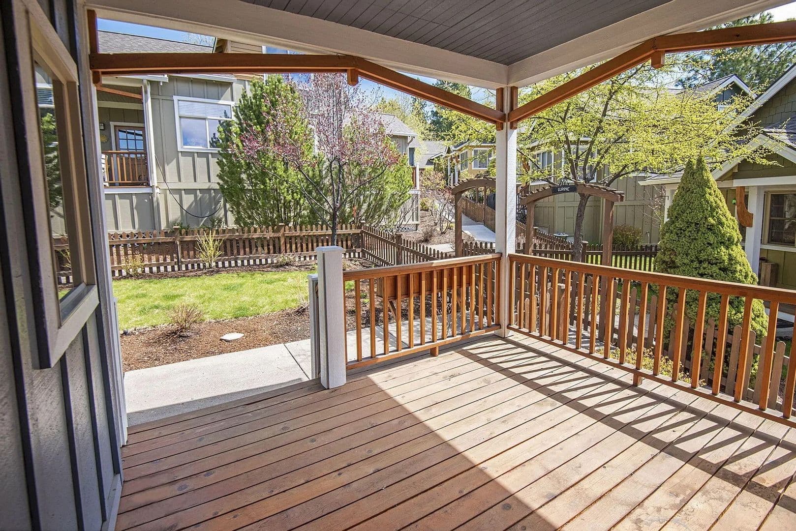 Bend House: 1940 NE Monterey Pines