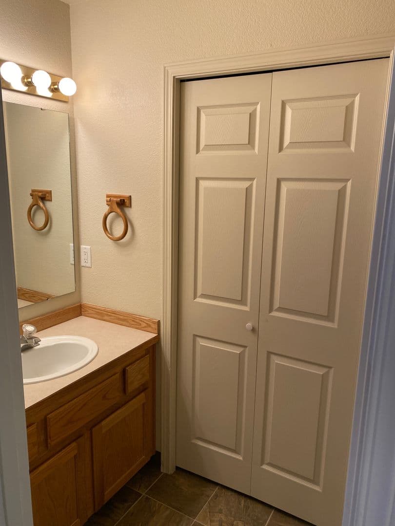 Redmond Apartment: 2566 SW Yew Avenue