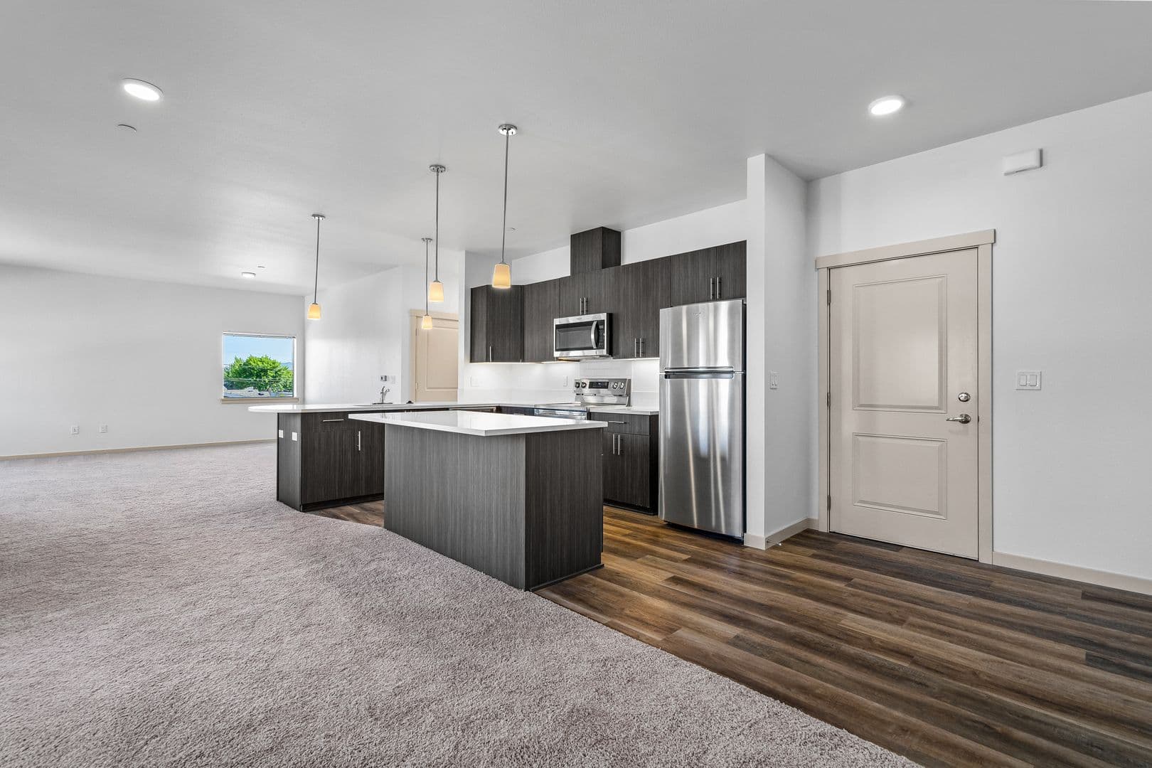 Redmond Apartment: 630 NW Kingwood Ave