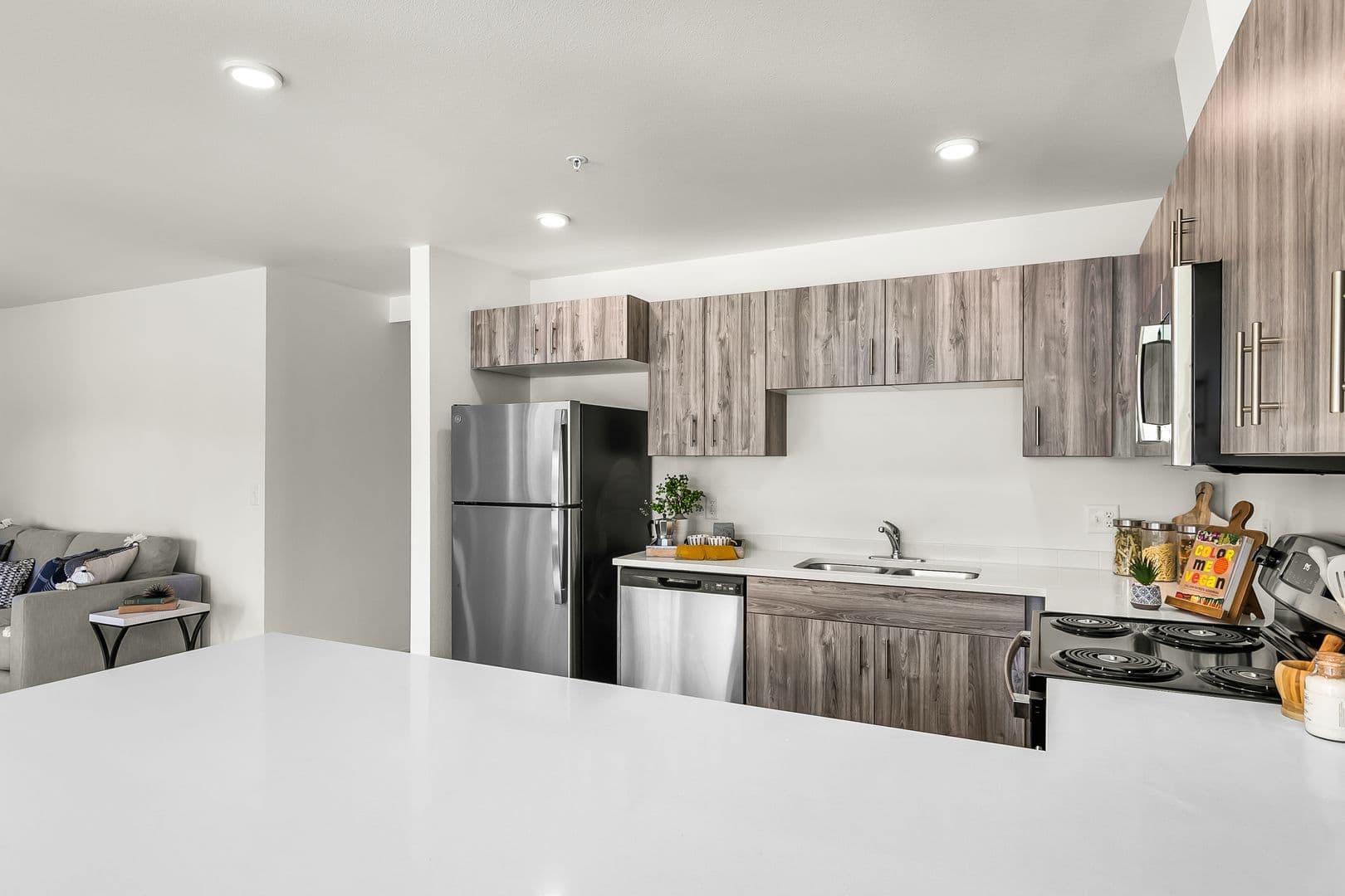 Sisters Apartment: 920 W. Felicity Ln