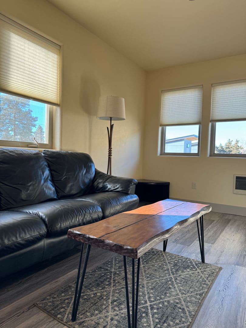 Bend Apartment: 5 SW Taft Ave
