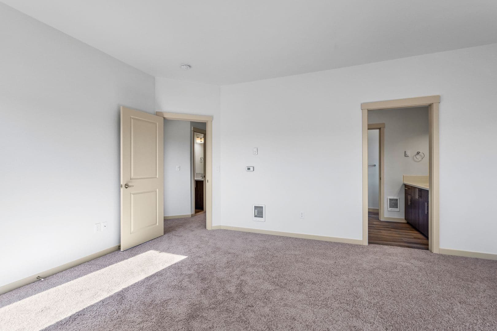 Redmond Apartment: 630 NW Kingwood Ave