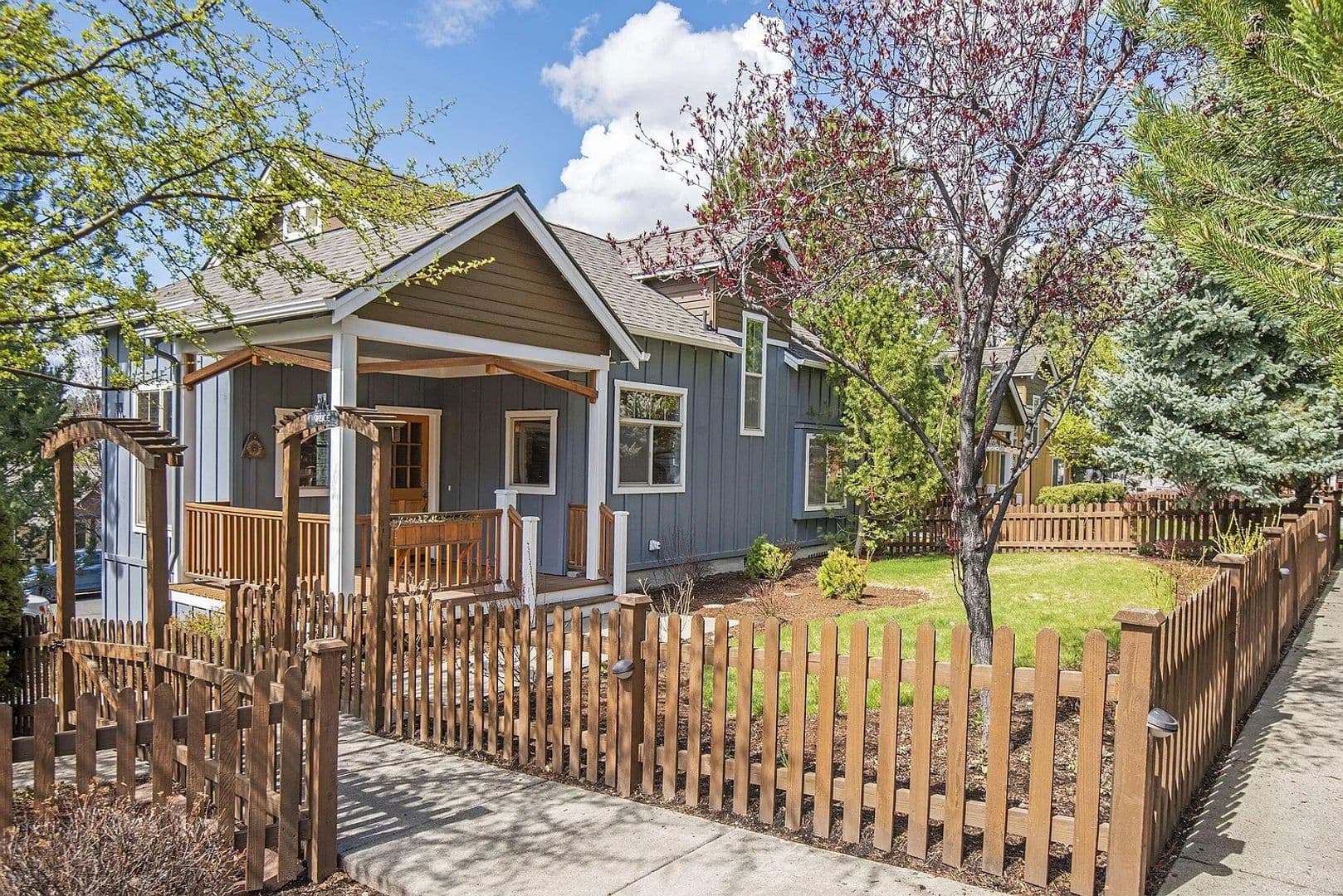 Bend House: 1940 NE Monterey Pines
