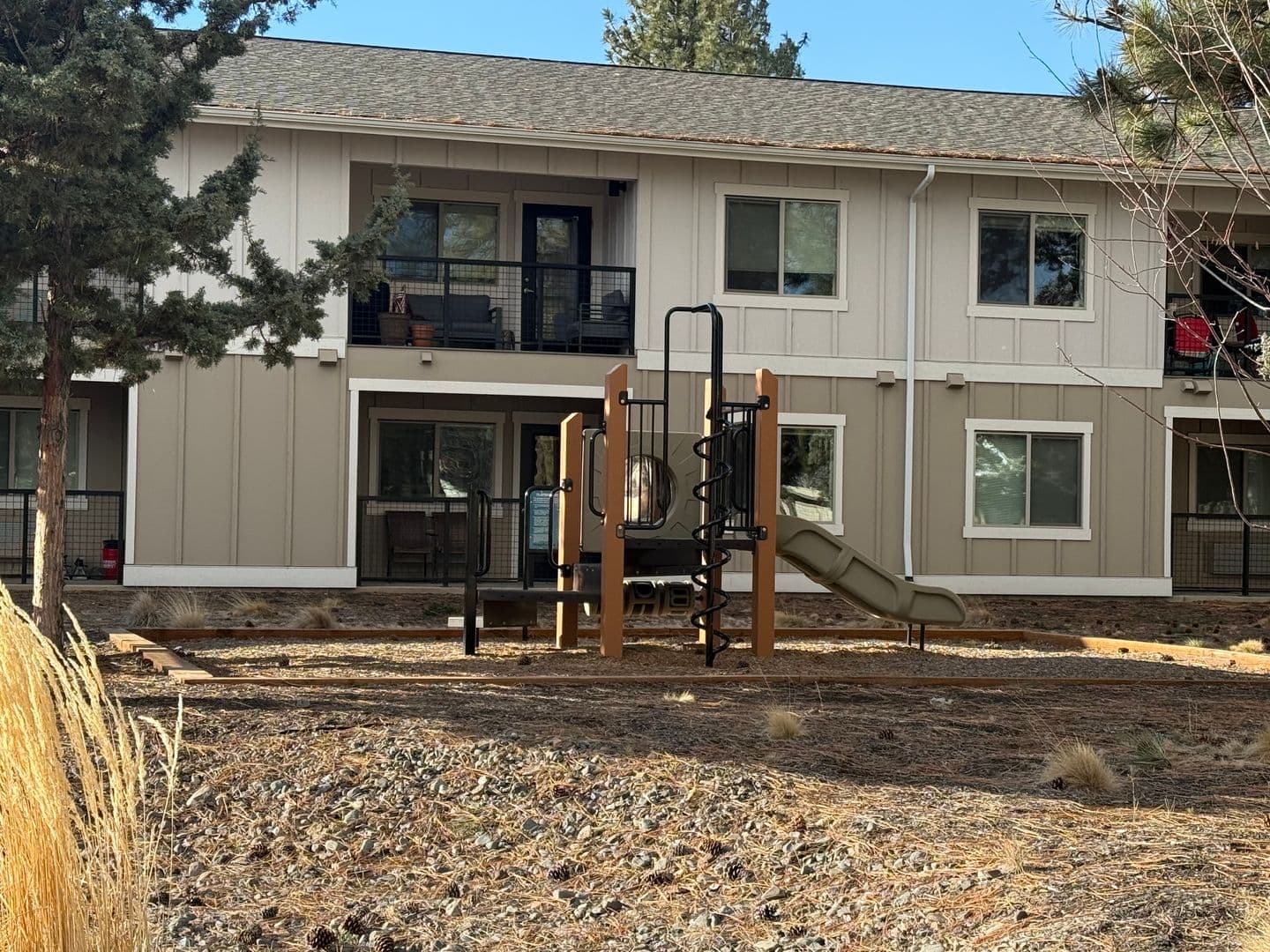 Sisters Apartment: 940 W. Felicity Ln