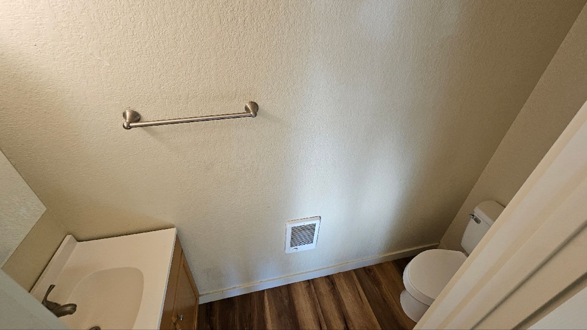 Prineville Apartment: 955 NE Elm St