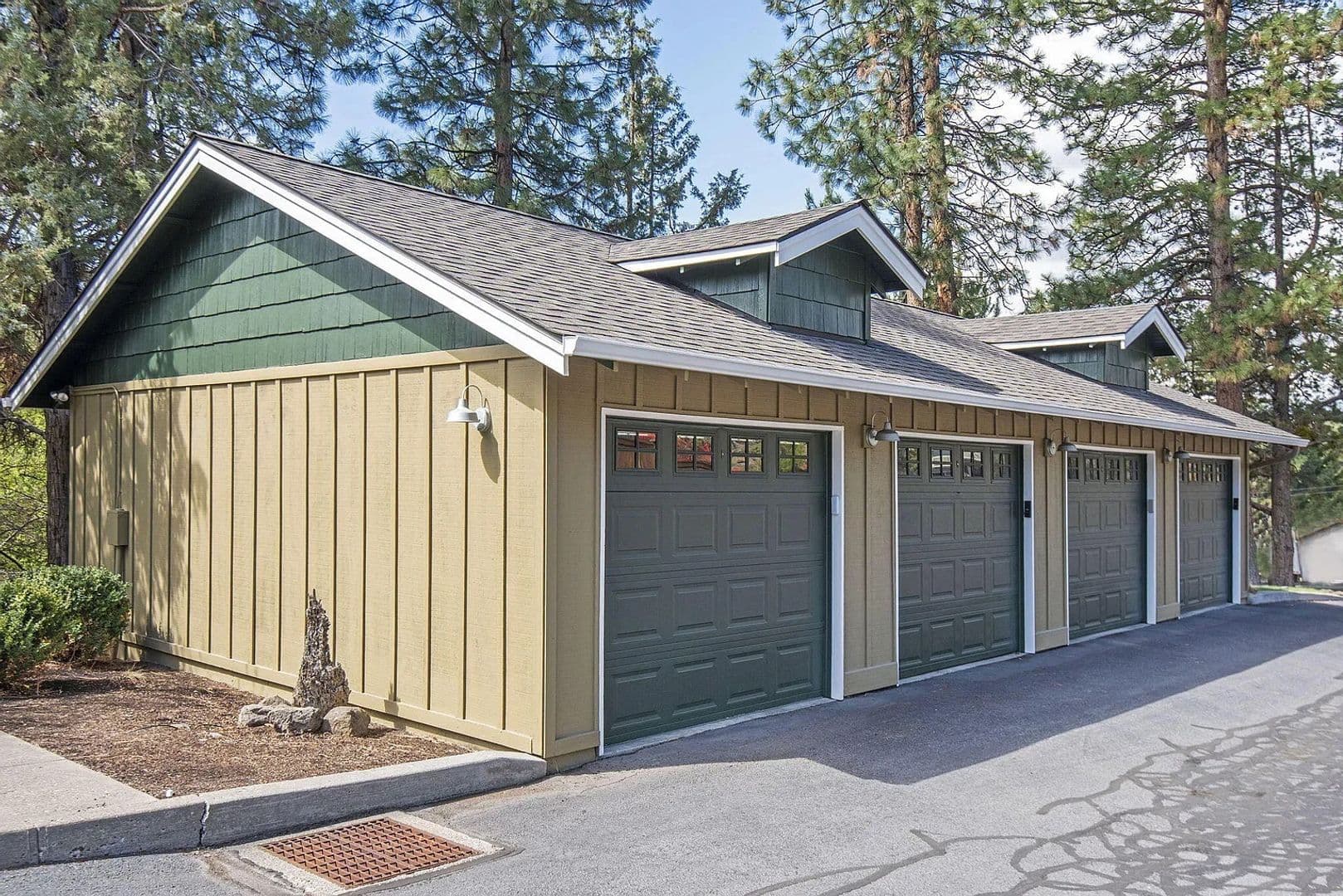 Bend House: 1940 NE Monterey Pines