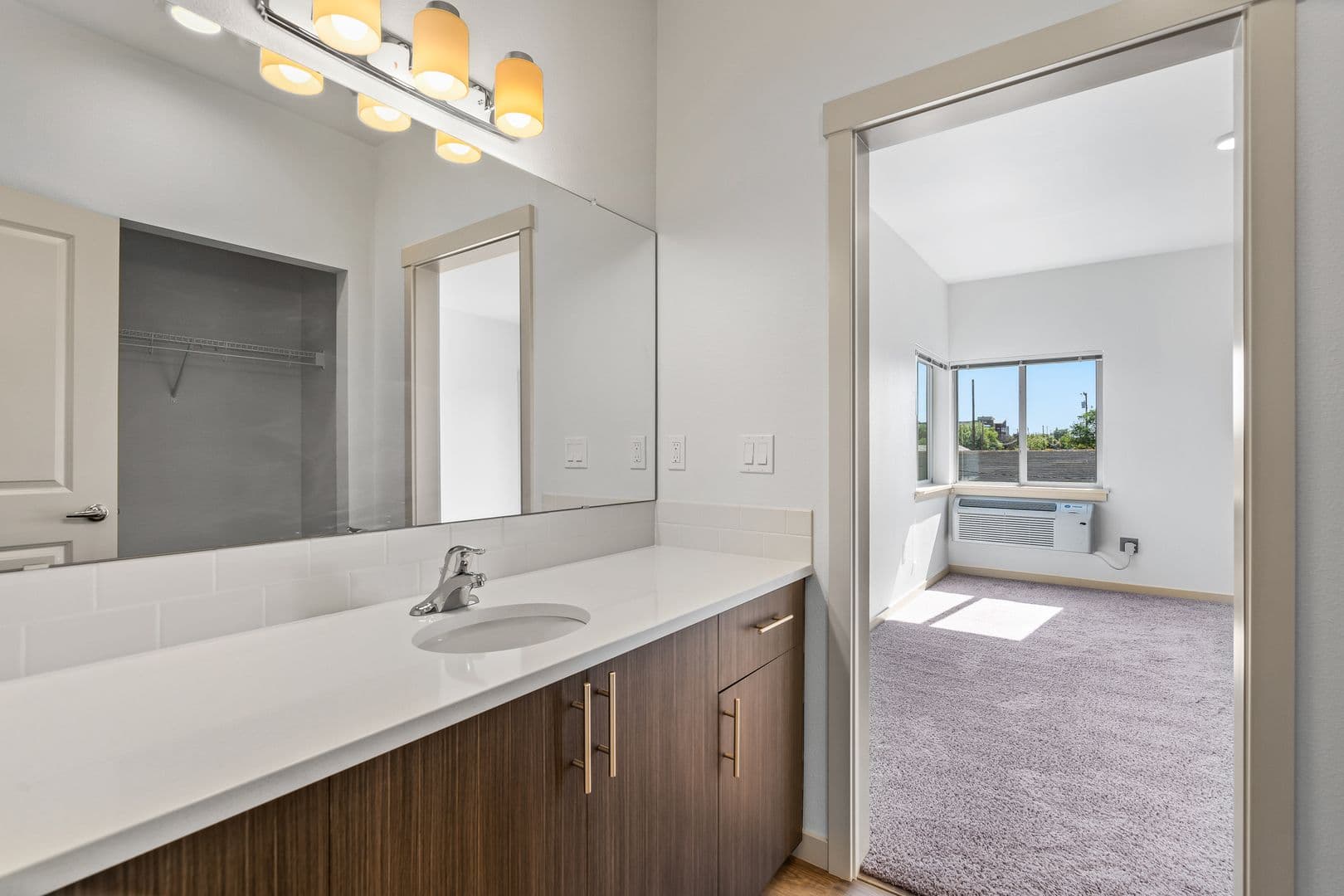 Redmond Apartment: 630 NW Kingwood Ave
