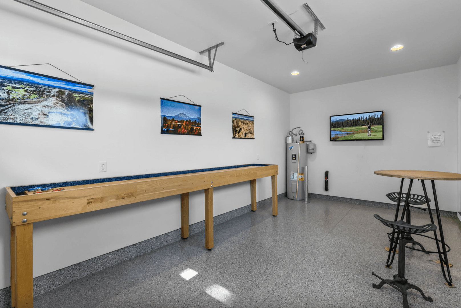 Bend House: 61579 Lucia St