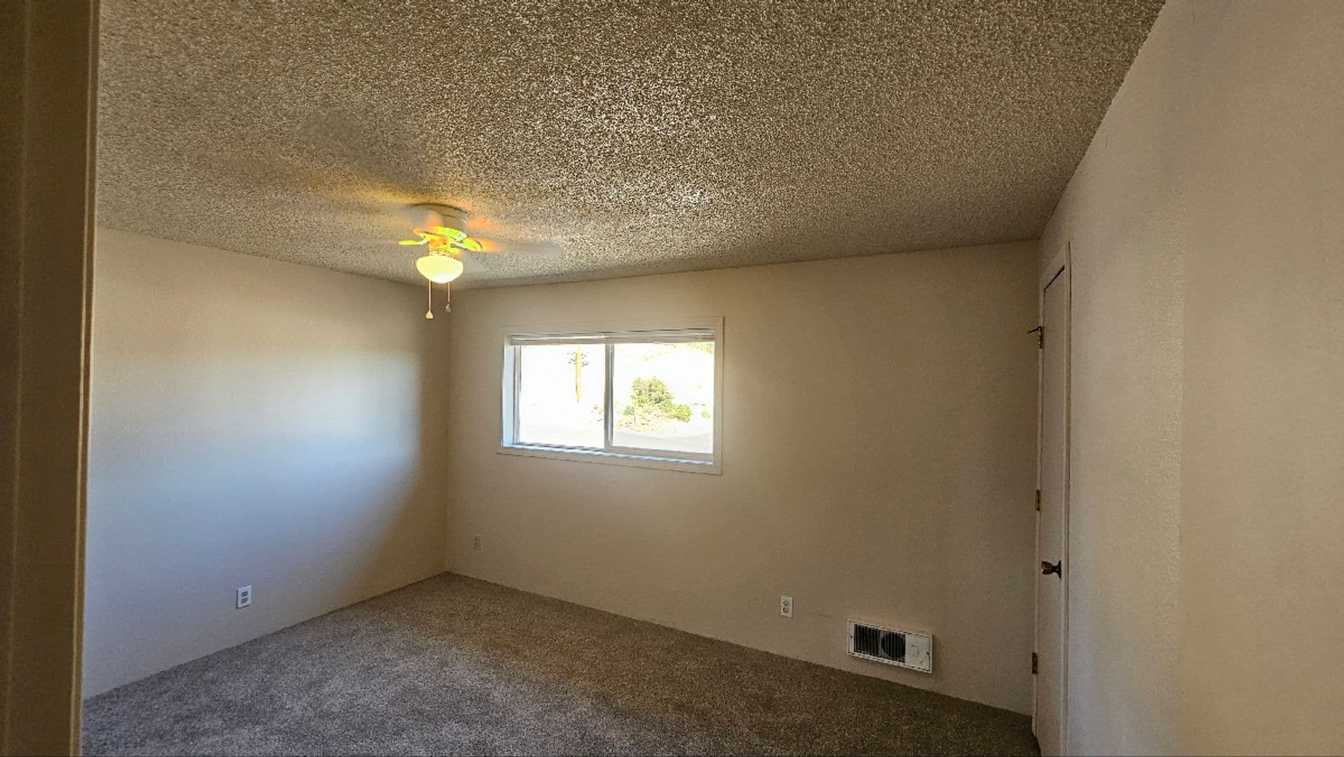 Prineville Apartment: 955 NE Elm St