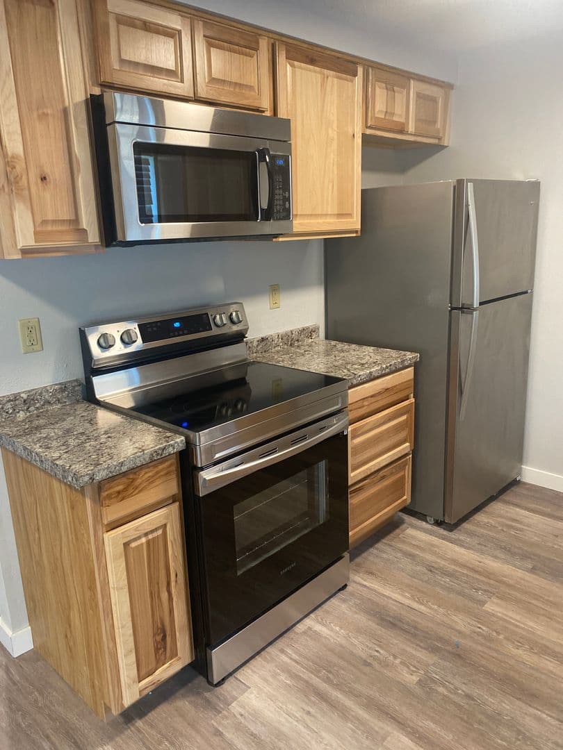 Prineville Apartment: 210 SE 5th st -unit 11