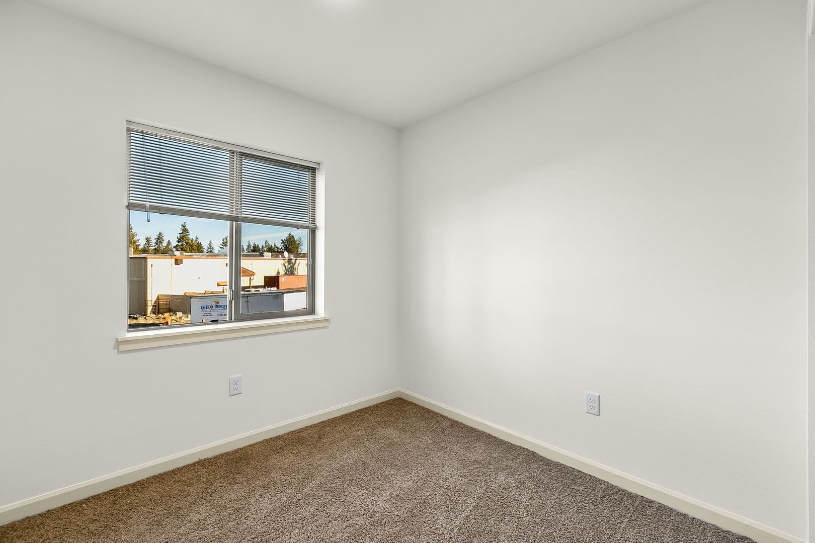Sisters Apartment: 940 W. Felicity Ln